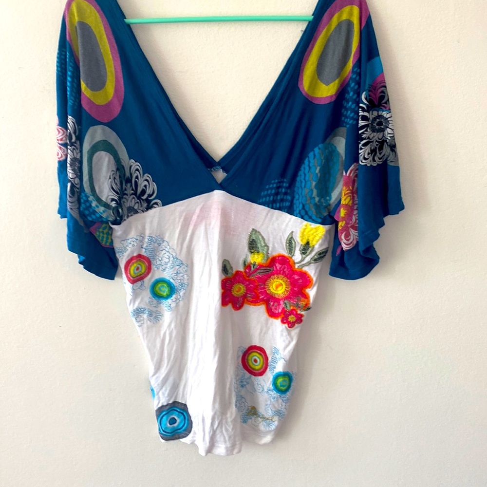Desigual Gorgeous T- Shirt Embroider Flowers on Front of shirt. Size Large.